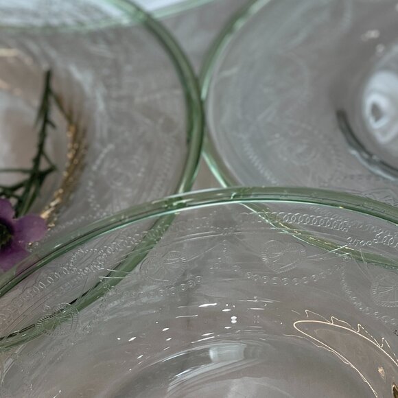 Brilliant Vintage Uranium Glass Plates Rare Version (set of 4) - Picture 9 of 14